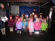 Vystoupení  dětí při rozsvícení stromu na Vlkavě, jarmark